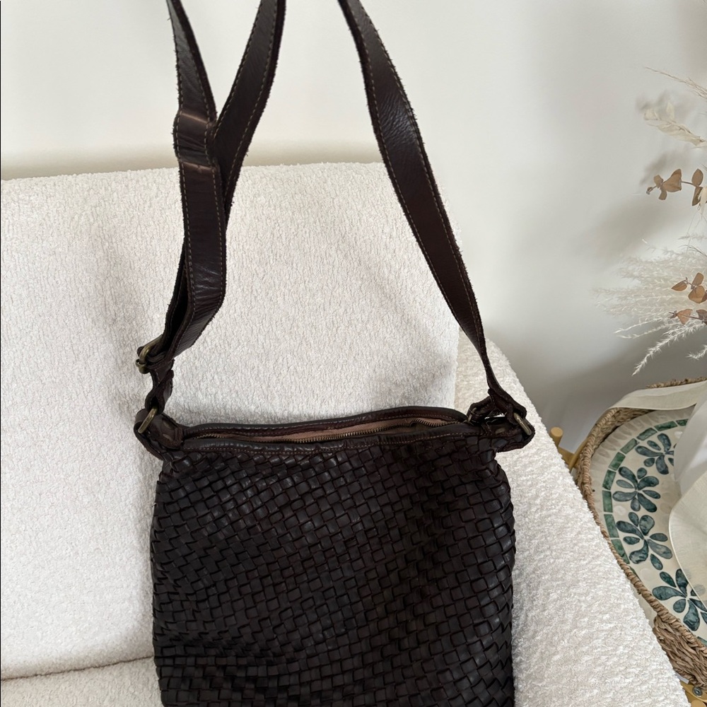 Vintage leather crossbody bag